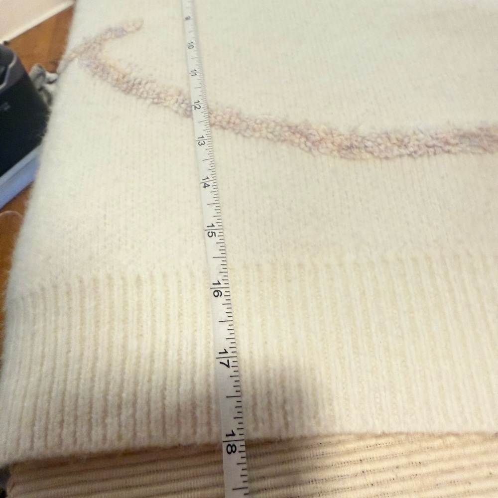 Storia White Crew Neck Sweater with Fuzzy Accents - Picture 3 of 7